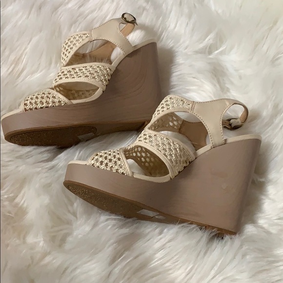 Host pick Lucky wedges - Picture 3 of 5